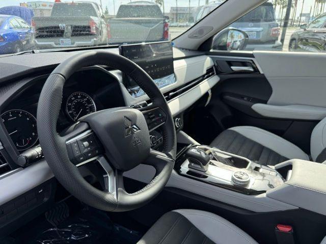 new 2025 Mitsubishi Outlander car, priced at $39,880