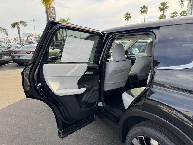new 2025 Mitsubishi Outlander car, priced at $39,880