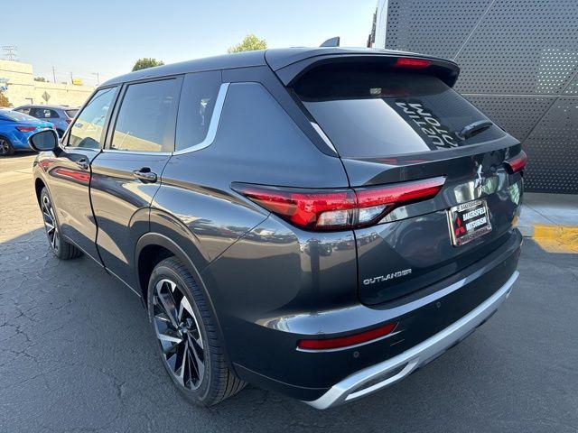 new 2024 Mitsubishi Outlander car, priced at $36,335