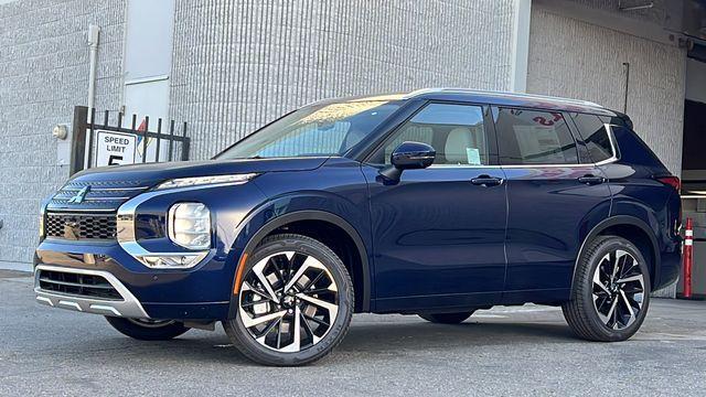 new 2024 Mitsubishi Outlander car, priced at $33,995