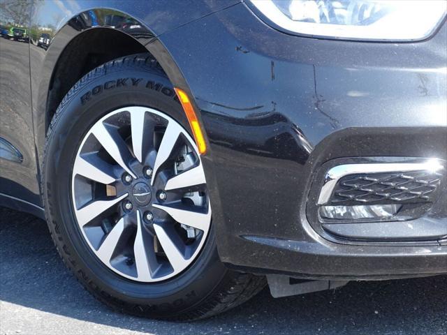 used 2023 Chrysler Pacifica Hybrid car, priced at $25,000