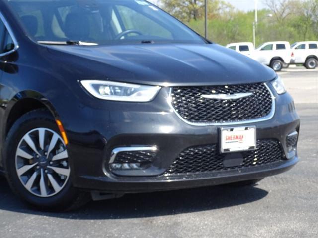 used 2023 Chrysler Pacifica Hybrid car, priced at $25,000