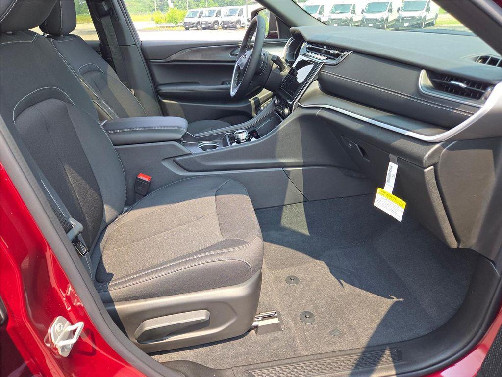new 2025 Jeep Grand Cherokee L car, priced at $35,625