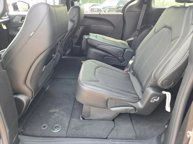 new 2025 Chrysler Pacifica car, priced at $43,415