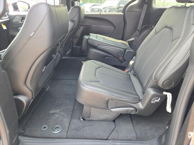 new 2025 Chrysler Pacifica car, priced at $43,415