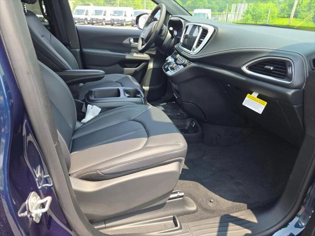 new 2025 Chrysler Pacifica car, priced at $43,415