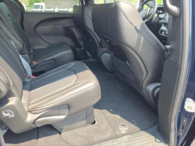 new 2025 Chrysler Pacifica car, priced at $43,415