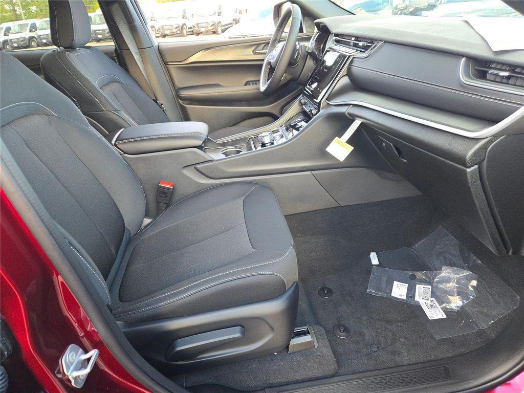 new 2025 Jeep Grand Cherokee car, priced at $34,845