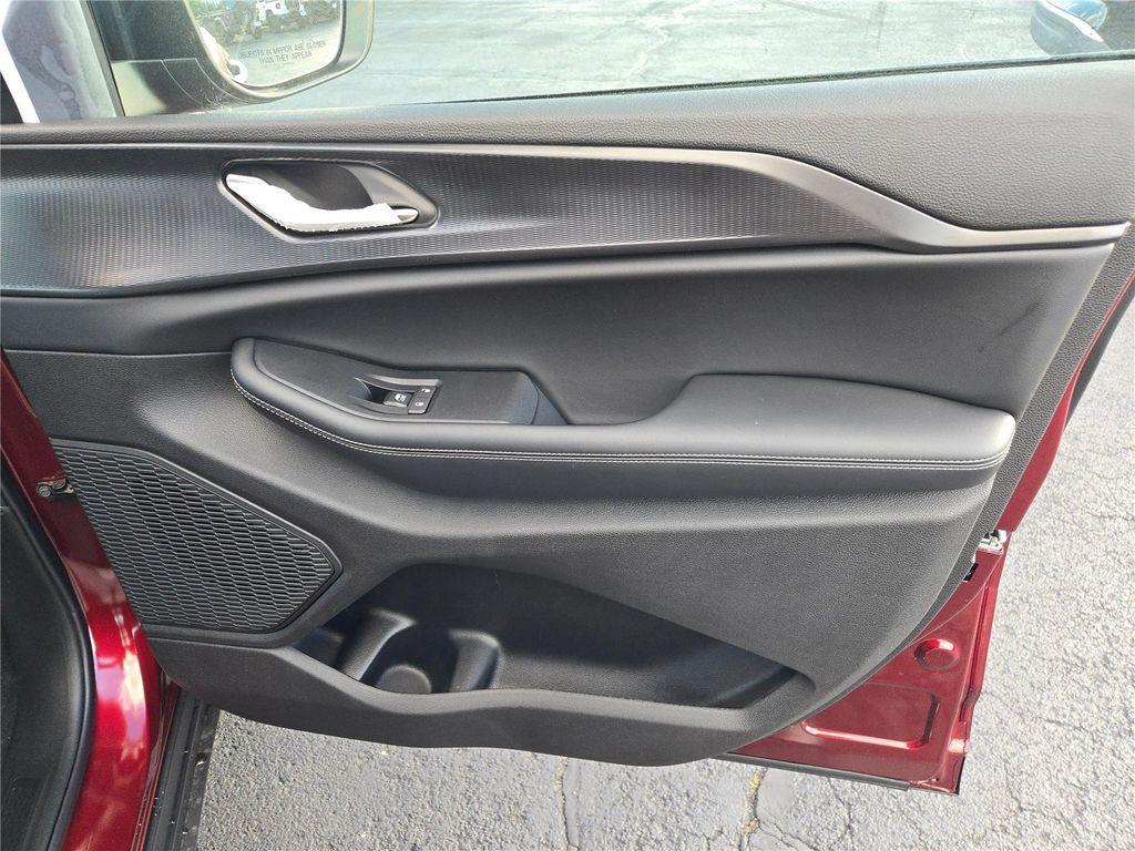 new 2025 Jeep Grand Cherokee car, priced at $34,845