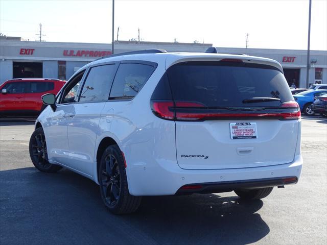 new 2024 Chrysler Pacifica car, priced at $40,490