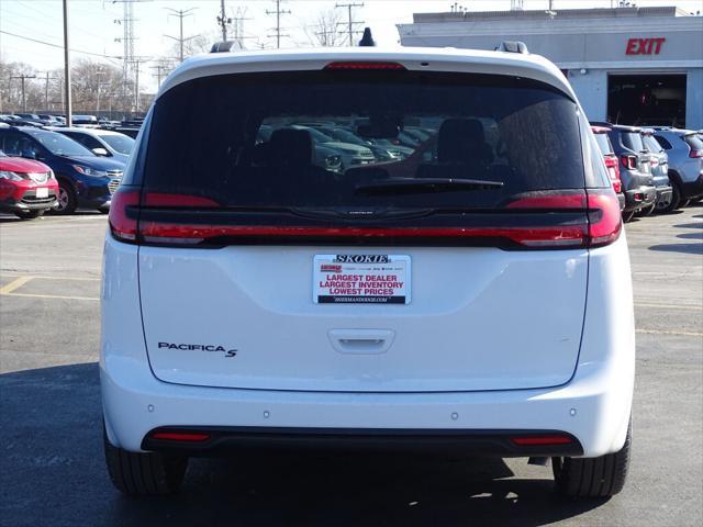 new 2024 Chrysler Pacifica car, priced at $40,490