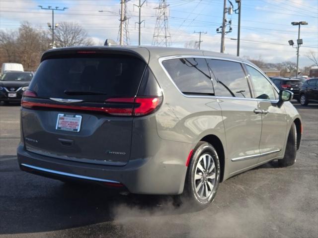 used 2022 Chrysler Pacifica Hybrid car, priced at $28,050