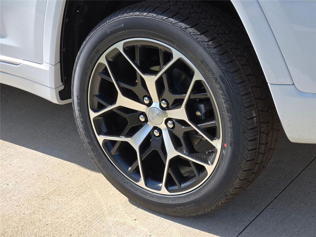 new 2025 Jeep Grand Cherokee car, priced at $54,785