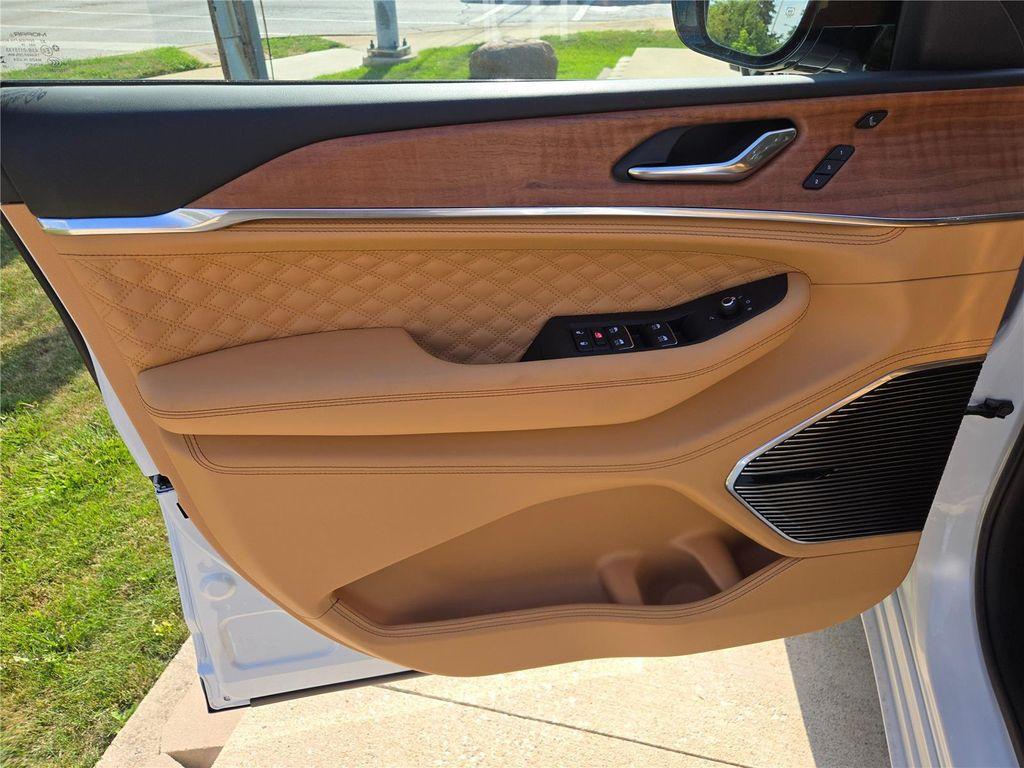 new 2025 Jeep Grand Cherokee car, priced at $54,785