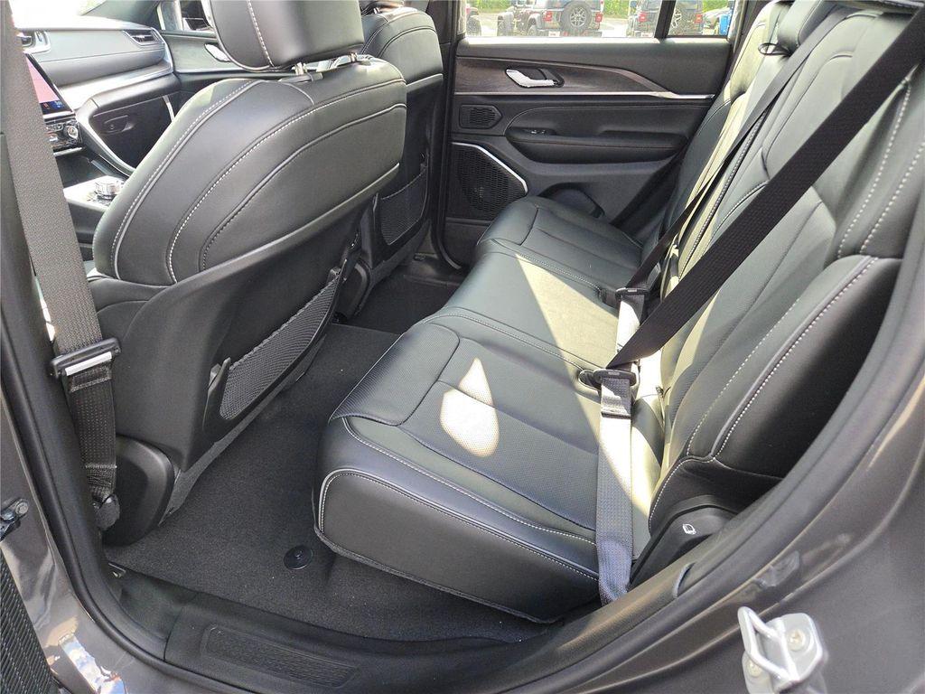 new 2025 Jeep Grand Cherokee car, priced at $50,330