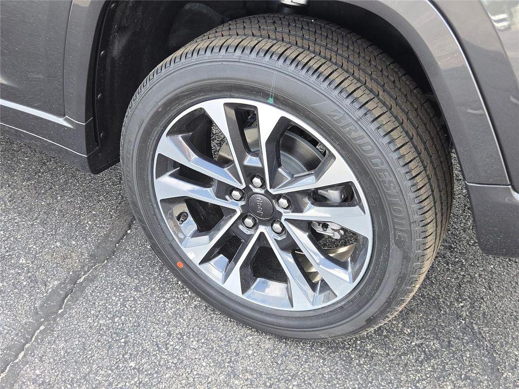 new 2025 Jeep Grand Cherokee car, priced at $50,330