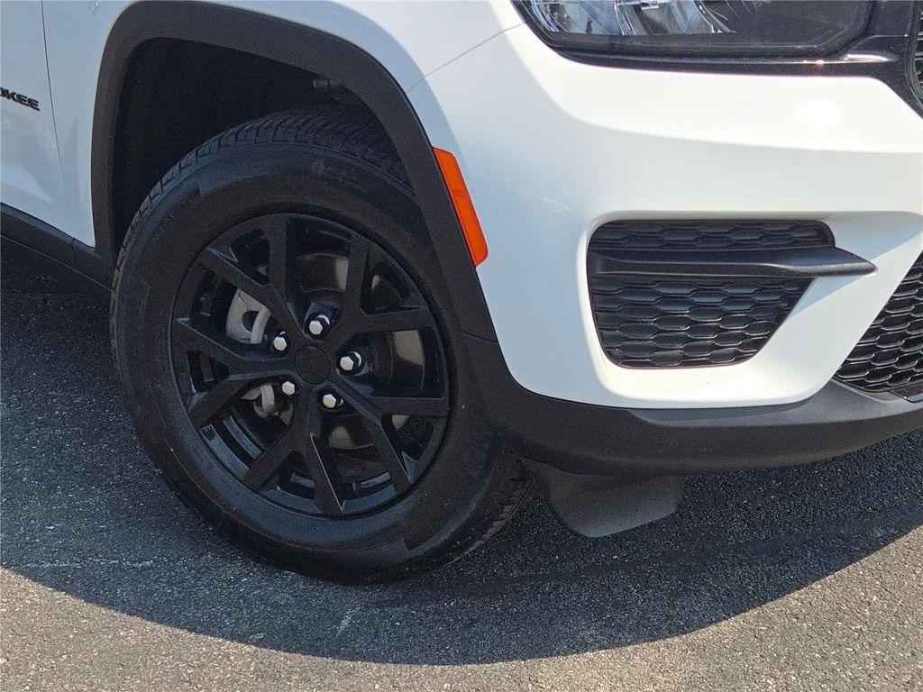 used 2024 Jeep Grand Cherokee car, priced at $33,000