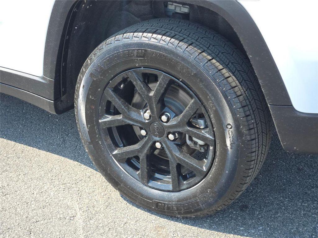 used 2024 Jeep Grand Cherokee car, priced at $33,000