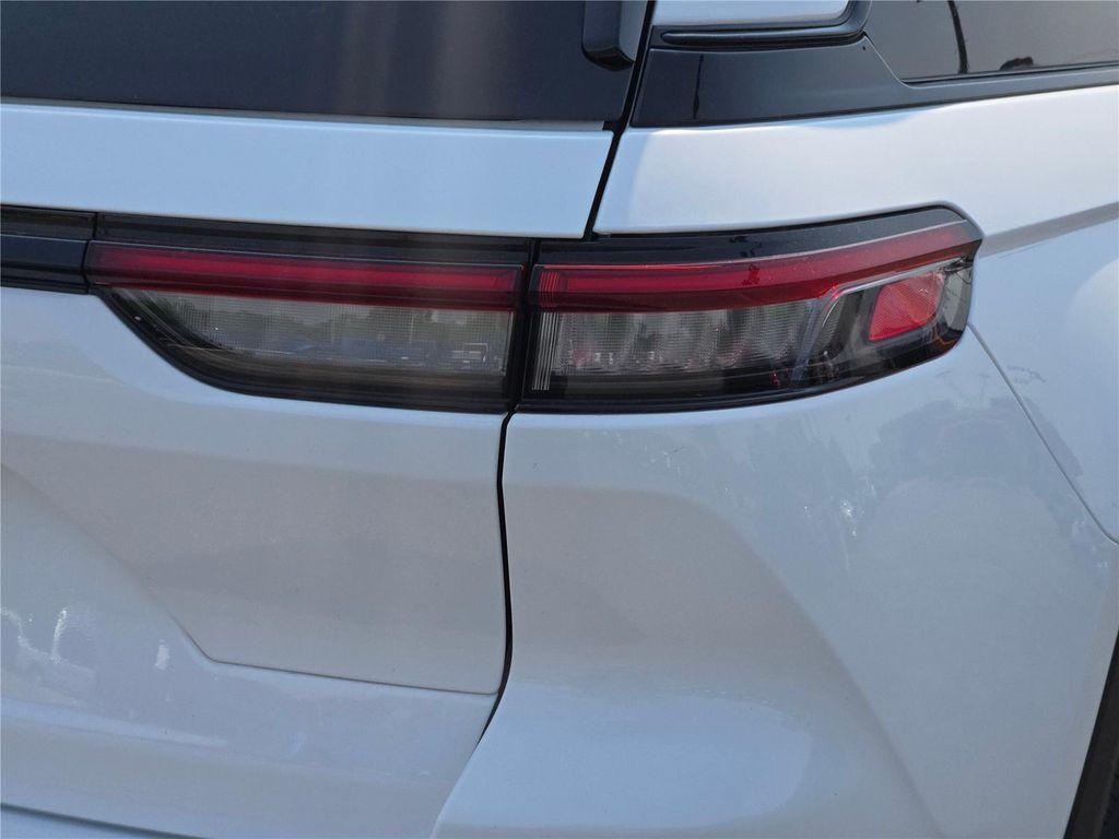 used 2024 Jeep Grand Cherokee car, priced at $33,000