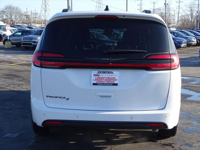 new 2024 Chrysler Pacifica car, priced at $43,714