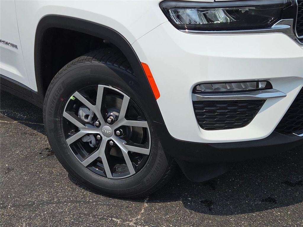 new 2025 Jeep Grand Cherokee car, priced at $40,165