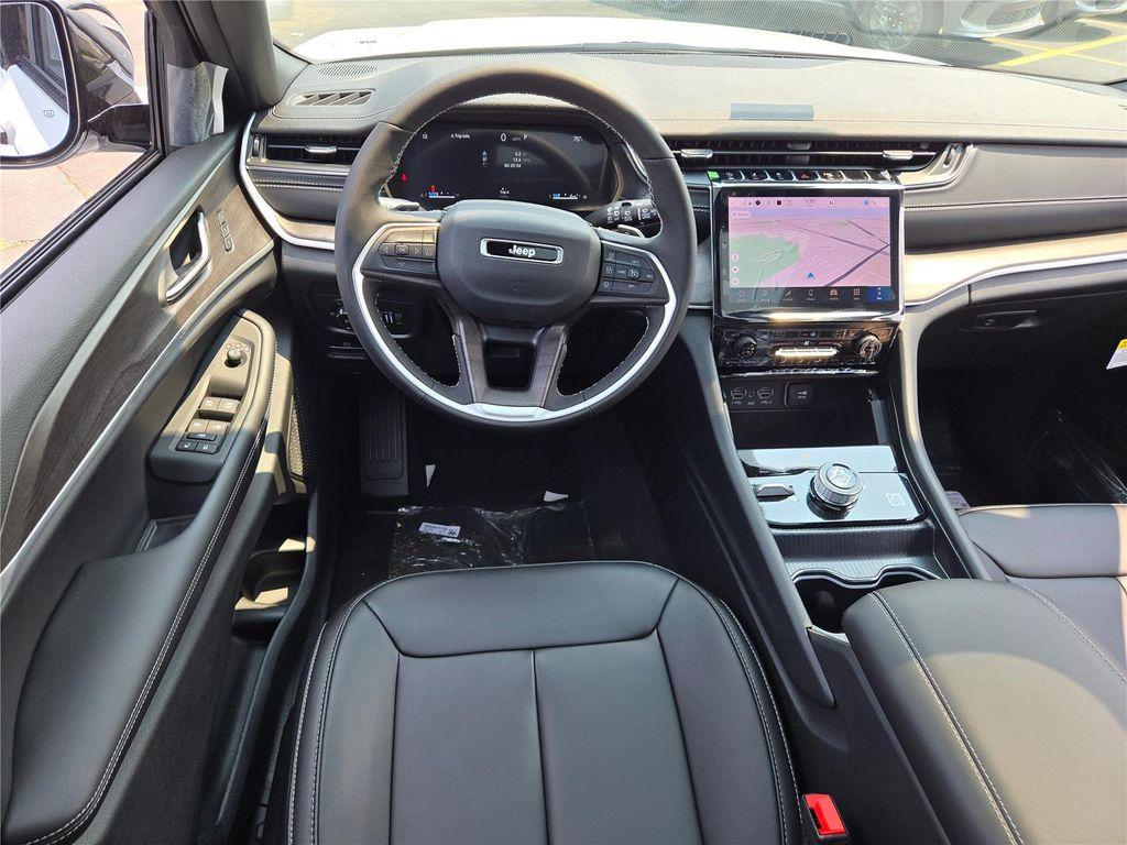 new 2025 Jeep Grand Cherokee car, priced at $40,165