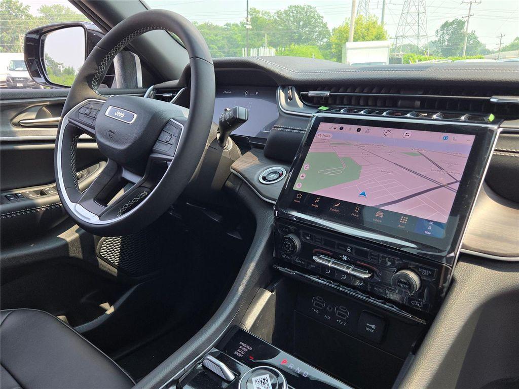 new 2025 Jeep Grand Cherokee car, priced at $40,165
