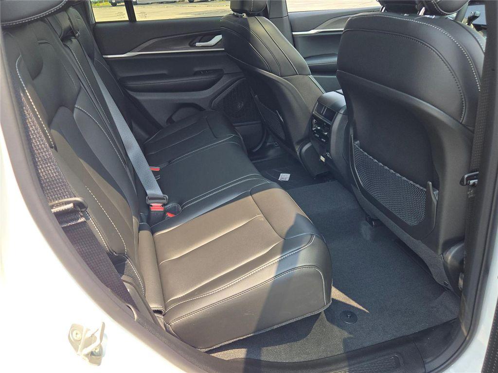 new 2025 Jeep Grand Cherokee car, priced at $40,165