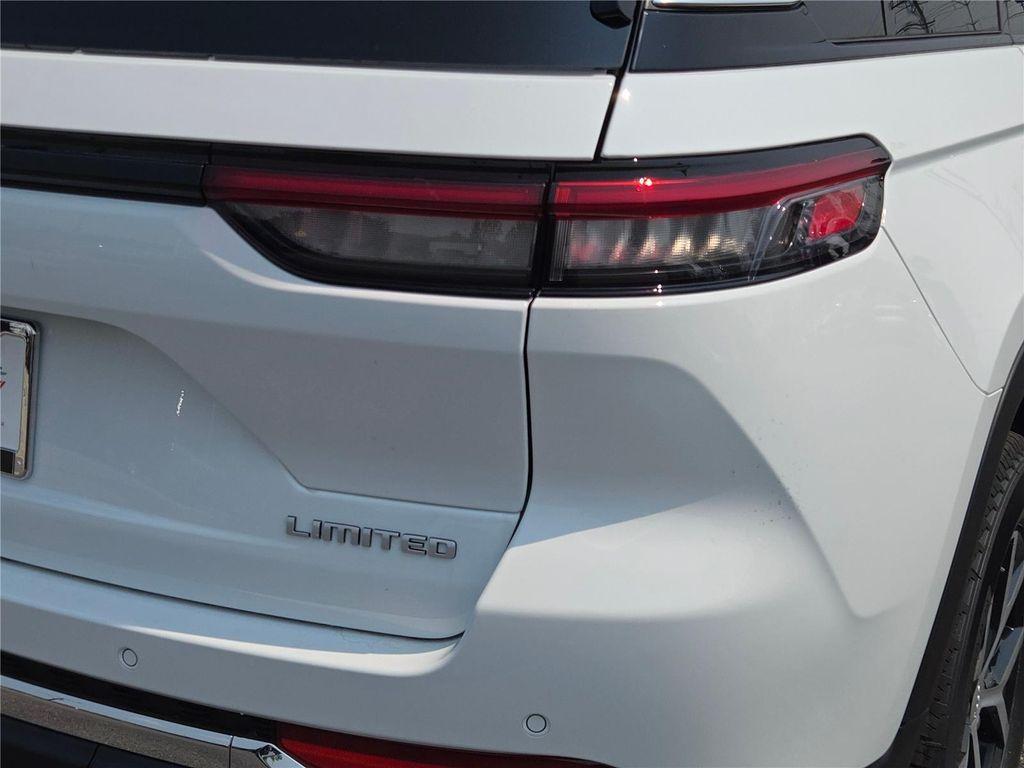 new 2025 Jeep Grand Cherokee car, priced at $40,165