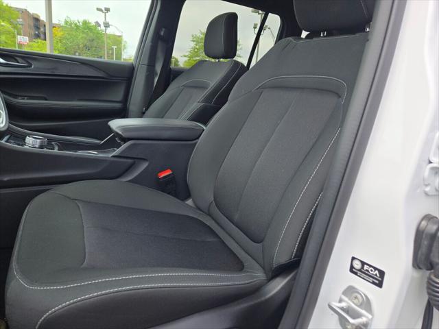 new 2025 Jeep Grand Cherokee car, priced at $37,875