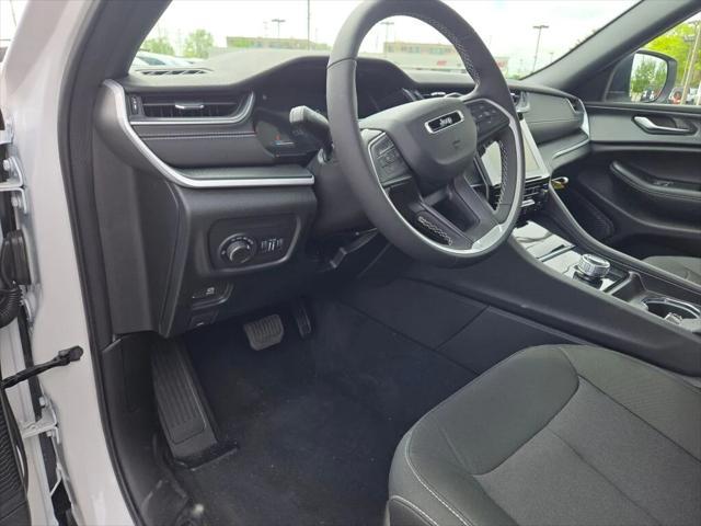 new 2025 Jeep Grand Cherokee car, priced at $37,875