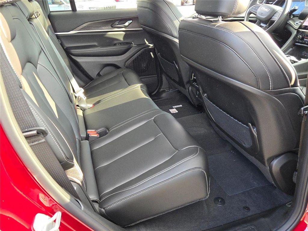 new 2025 Jeep Grand Cherokee car, priced at $43,910
