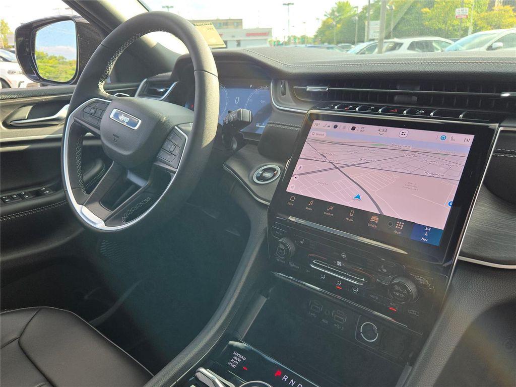 new 2025 Jeep Grand Cherokee car, priced at $43,910