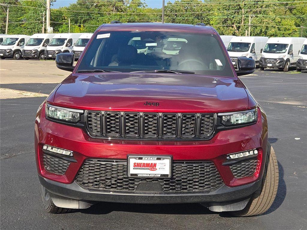 new 2025 Jeep Grand Cherokee car, priced at $43,910