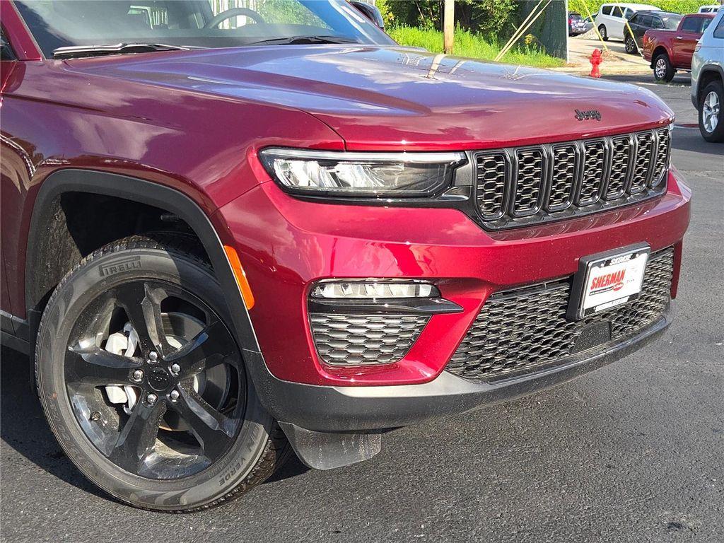 new 2025 Jeep Grand Cherokee car, priced at $43,910