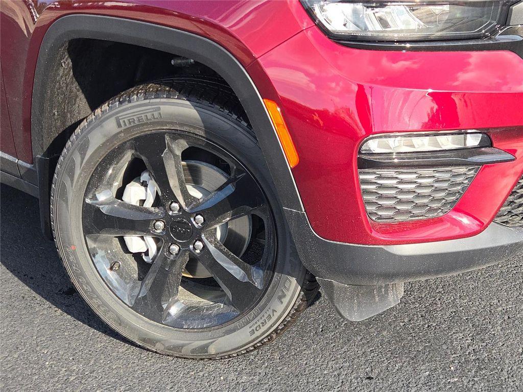 new 2025 Jeep Grand Cherokee car, priced at $43,910