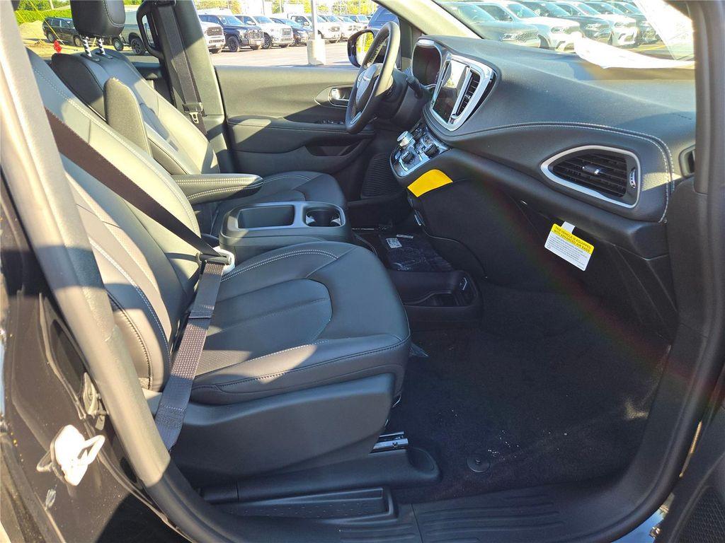 new 2026 Chrysler Pacifica car, priced at $41,485