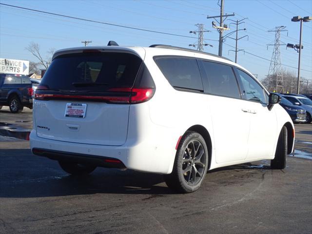 new 2024 Chrysler Pacifica car, priced at $41,011