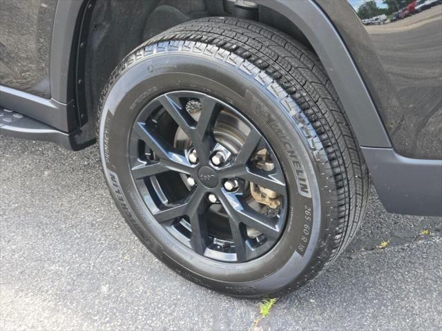 used 2024 Jeep Grand Cherokee car, priced at $33,800