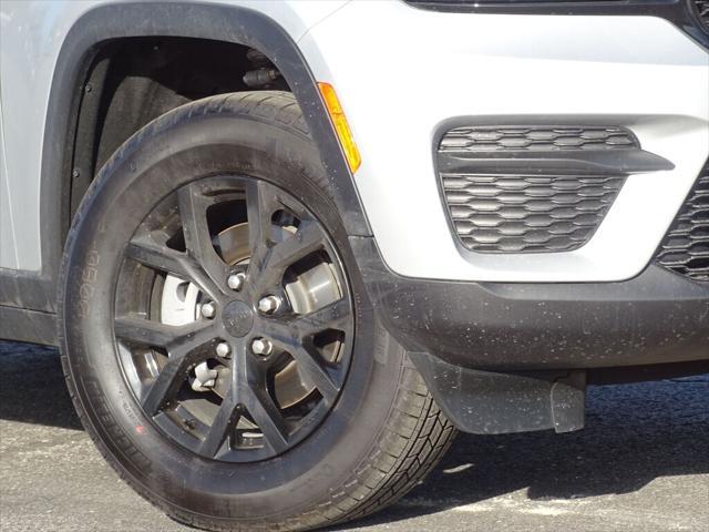 new 2025 Jeep Grand Cherokee car, priced at $47,525