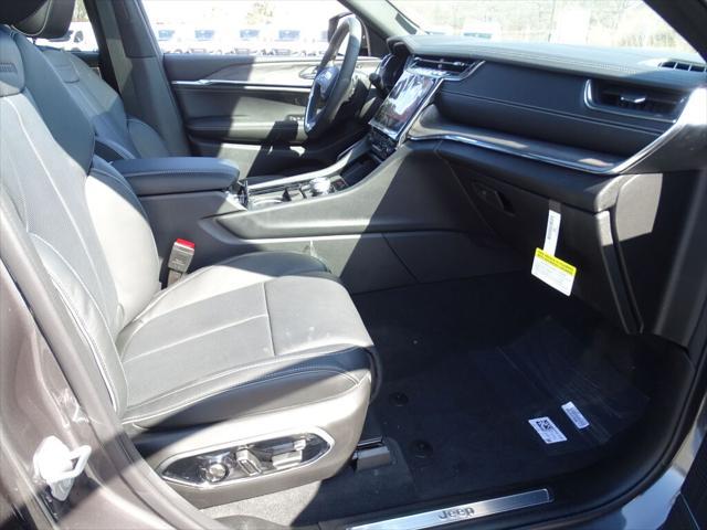 new 2025 Jeep Grand Cherokee car, priced at $56,940