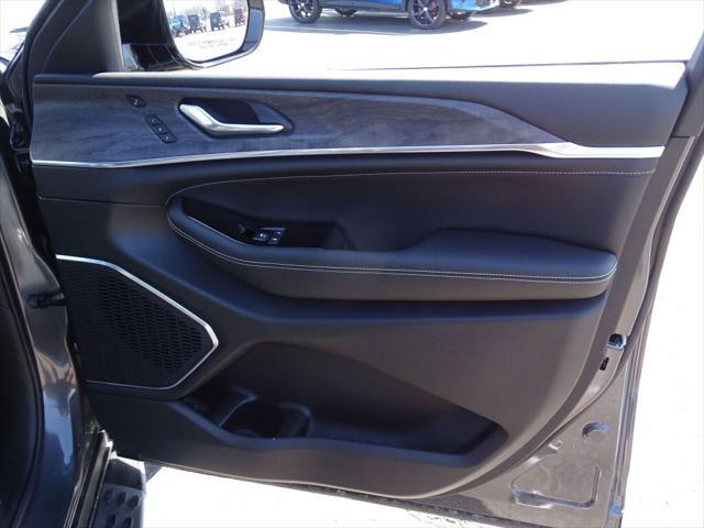 new 2025 Jeep Grand Cherokee car, priced at $56,940