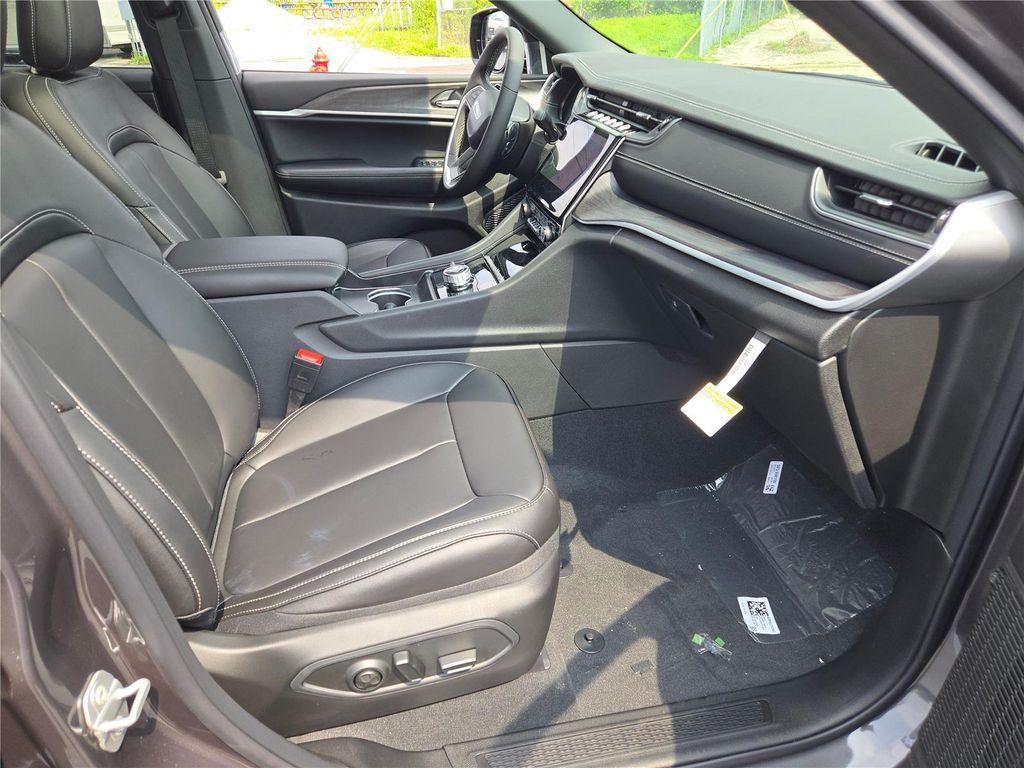 new 2025 Jeep Grand Cherokee car, priced at $43,485