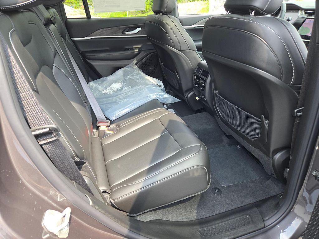 new 2025 Jeep Grand Cherokee car, priced at $43,485