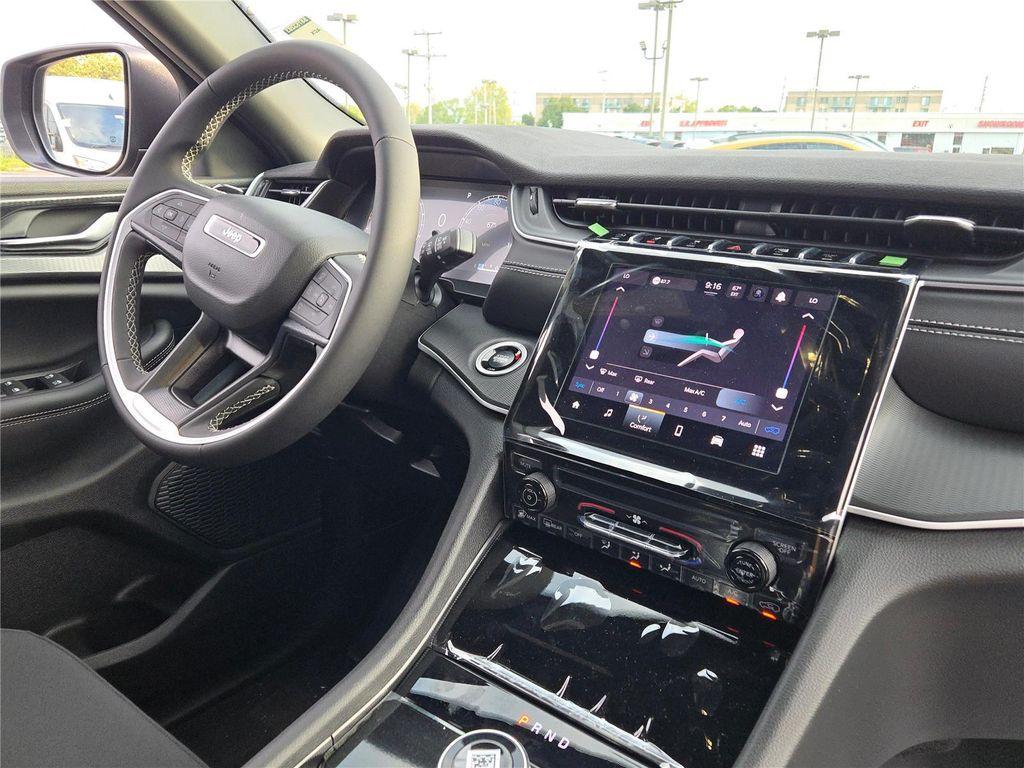 new 2025 Jeep Grand Cherokee car, priced at $32,300