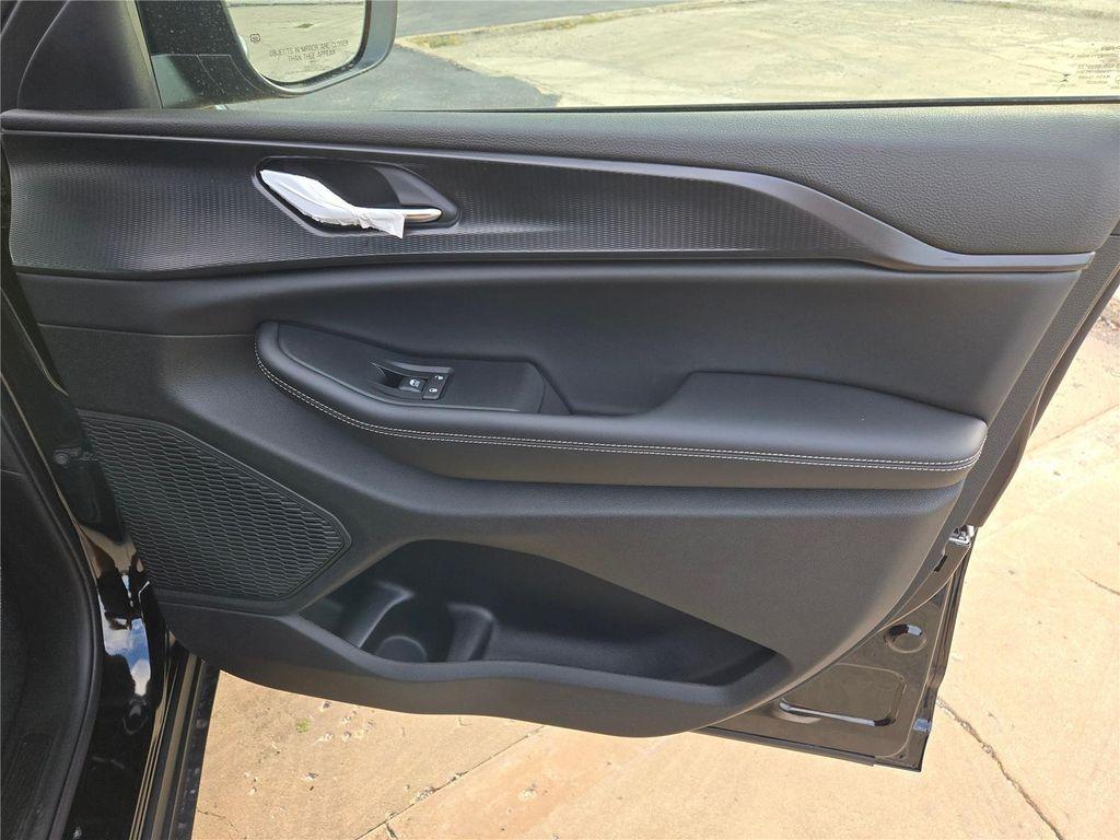 new 2025 Jeep Grand Cherokee car, priced at $32,300