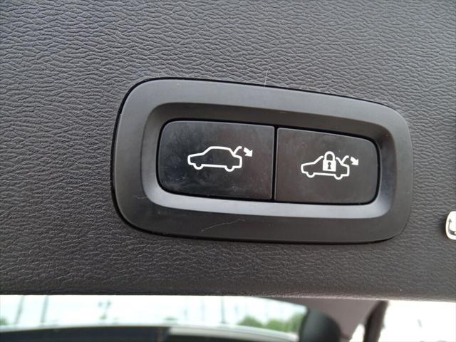 used 2022 Volvo XC40 car, priced at $22,928
