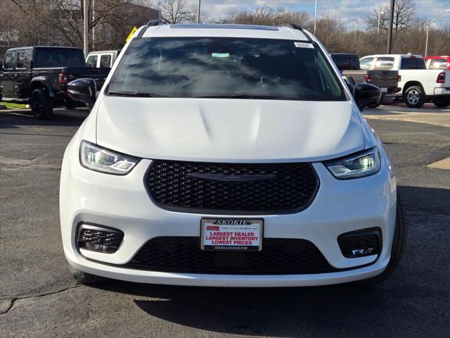 new 2024 Chrysler Pacifica car, priced at $46,610