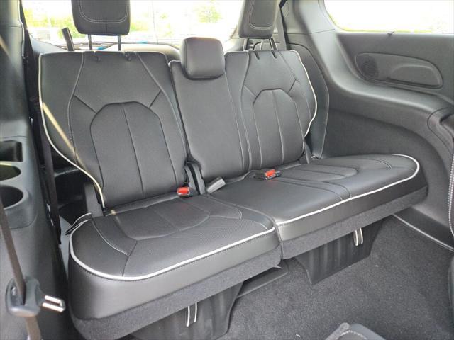 new 2025 Chrysler Pacifica car, priced at $59,660