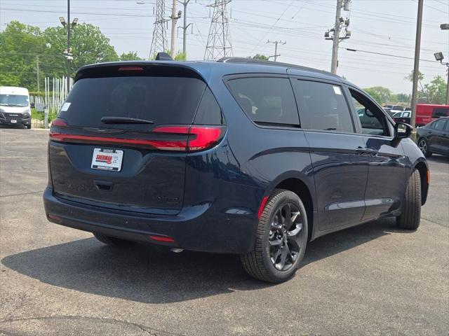 new 2025 Chrysler Pacifica car, priced at $59,660